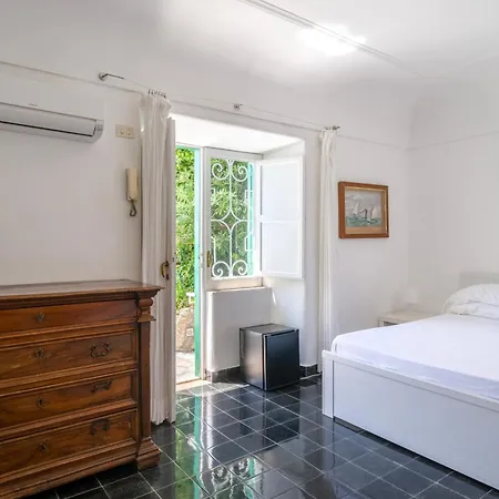 Il Carrubo Capri Country house *